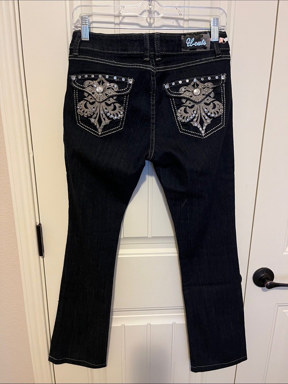 U-CUTE. dk blue Jeans with Embroidered Rhinestone Back Pockets